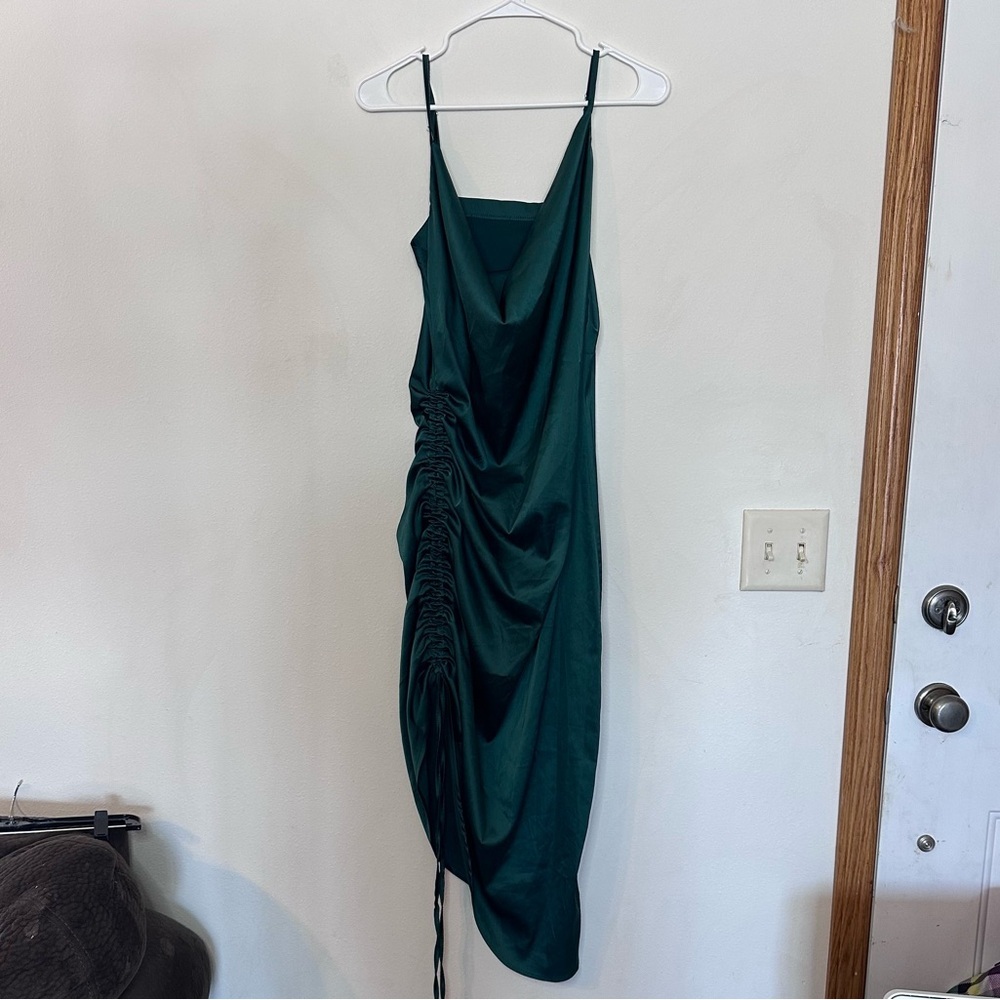Chic Emerald Green Draped Midi Dress